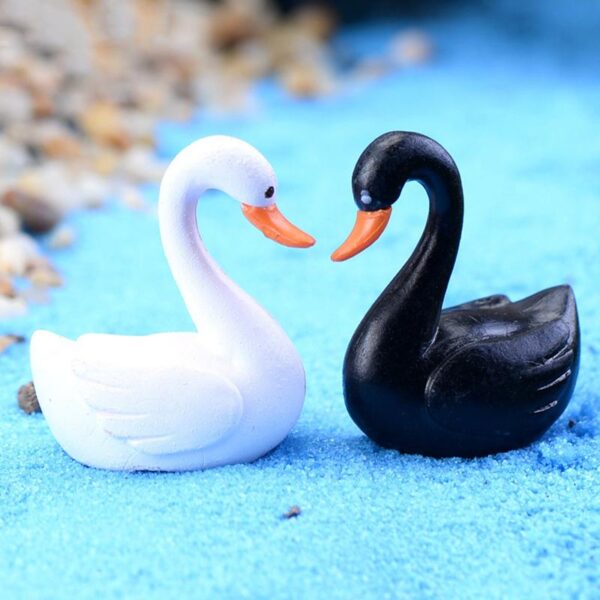 Royal Swan Garden Decoration - Image 5